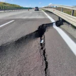 Alunecarea de teren de pe A10. CNAIR explică de ce nu a mutat traficul pe celălalt sens al autostrăzii: Siguranța nu se negociază