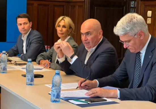 Bolojan le-a spus sindicaliștilor că PNL va vota legea salarizării în varianta convenită cu Comisia Europeană