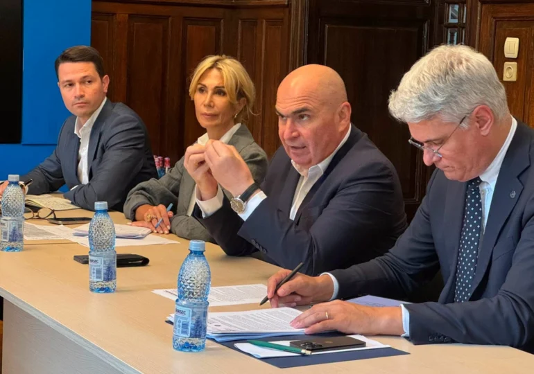 Bolojan le-a spus sindicaliștilor că PNL va vota legea salarizării în varianta convenită cu Comisia Europeană