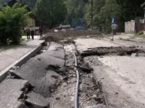 DN 1 a fost blocat pentru a doua oară în ultimele 24 de ore, din cauza acumulărilor de apă de pe șosea (Foto&Video)