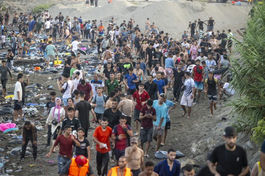 Ce trebuie să știți despre Ceuta, orașul spaniol afectat de sosirea a zeci de mii de migranți