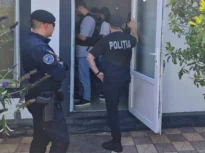 Polițiștii și procurorii au intervenit în număr mare în centrul de îngrijire a bătrânilor, administrat de Valeriu Pașca, în care se aflau peste 400 de persoane