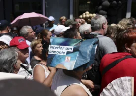 Îmbulzeală la deschiderea unui magazin din București care promitea ulei la 2 lei, sare la 1 leu și reduceri de 90%. O femeie - luată cu Ambulanța, jandarmii au ridicat garduri (Video&foto)