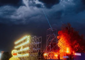 „Electric Castle” s-a încheiat grandios. Keanu Reeves a urcat pe scena principală de la Bonțida