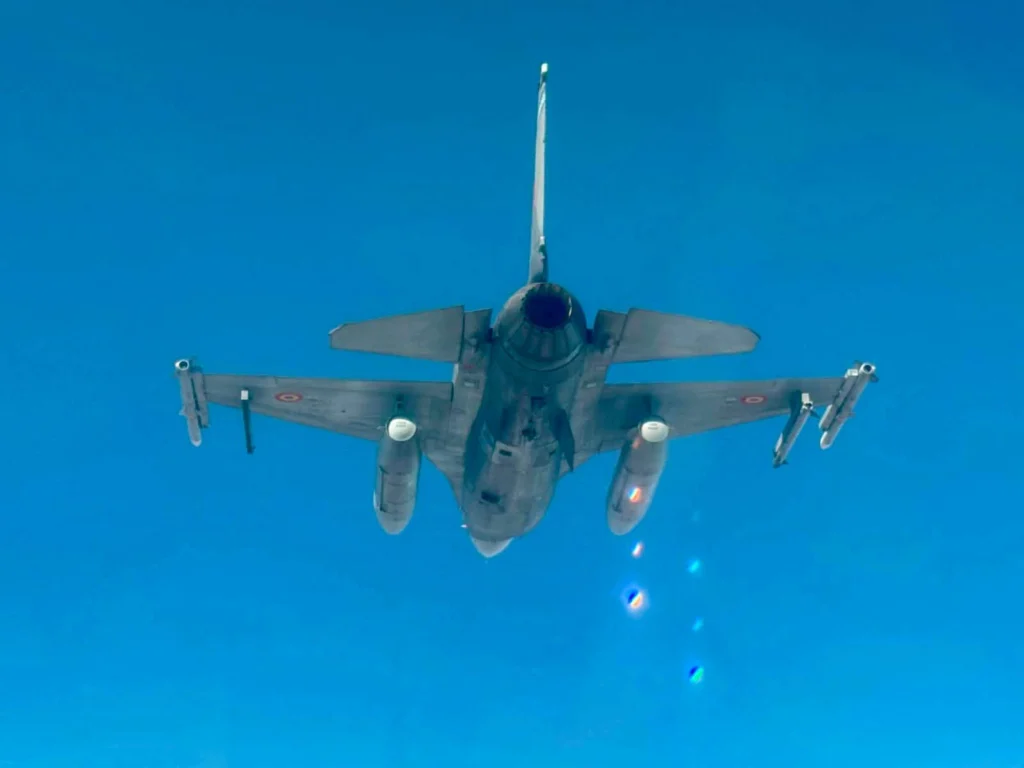 F-16 atac dronă