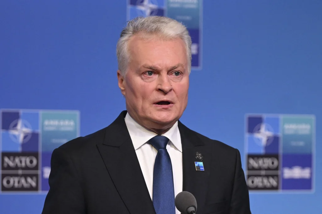 „Clubul 5%”: Insigna cu care președintele Lituaniei face impresie la summitul NATO