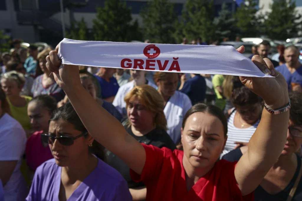 Greva medicilor complică și mai mult soarta Legii salarizării. UDMR și USR pun sub semnul întrebării proiectul