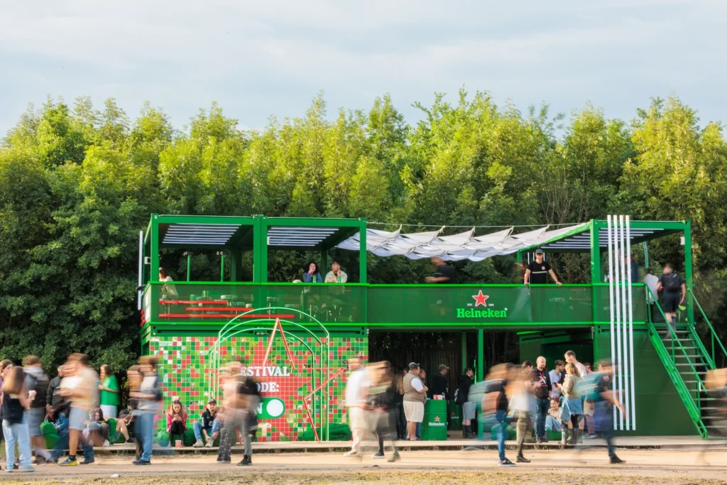 Heineken revine la Electric Castle 2026 și aduce în premieră în România Foam Infusions, o experiență de degustare inedită disponibilă exclusiv la festival