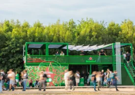 Heineken revine la Electric Castle 2026 și aduce în premieră în România Foam Infusions, o experiență de degustare inedită disponibilă exclusiv la festival