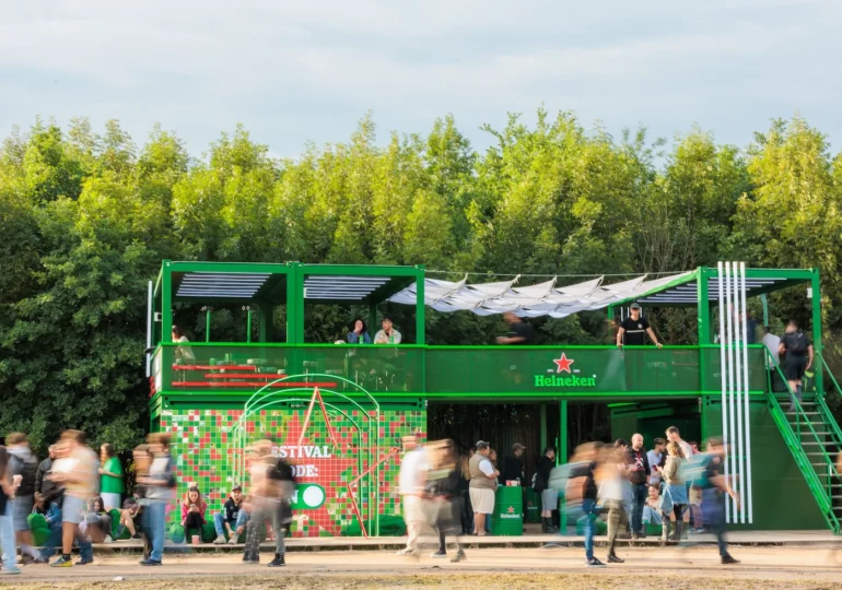Heineken revine la Electric Castle 2026 și aduce în premieră în România Foam Infusions, o experiență de degustare inedită disponibilă exclusiv la festival