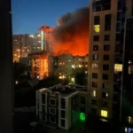 Atac puternic asupra Kievului cu rachete balistice și drone: 10 morți, peste 50 de răniți, mai multe blocuri sunt în flăcări (Foto & Video)