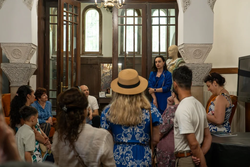 Madrigal Open House: 63 de ani pe scenele lumii, sărbătoriți în comunitate O nouă expoziție deschisă publicului la Galeria Madrigal