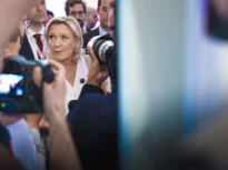 Marine Le Pen, condamnată la un an de arest la domiciliu: Va trebui să poarte brățară electronică, dar va candida la alegerile prezidențiale din 2027