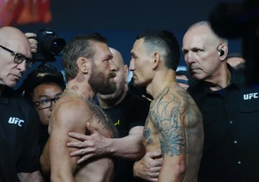 Conor McGregor a rezistat doar 63 de secunde în ring la revenirea sa în gala de UFC cu Max Holloway: ”Trăiesc un iad!”