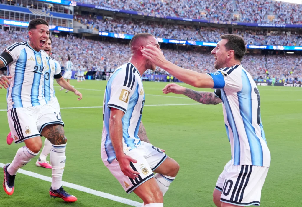 Cupa Mondială 2026: Messi i-a oferit tricoul său lui Roberto Baggio după victoria Argentinei