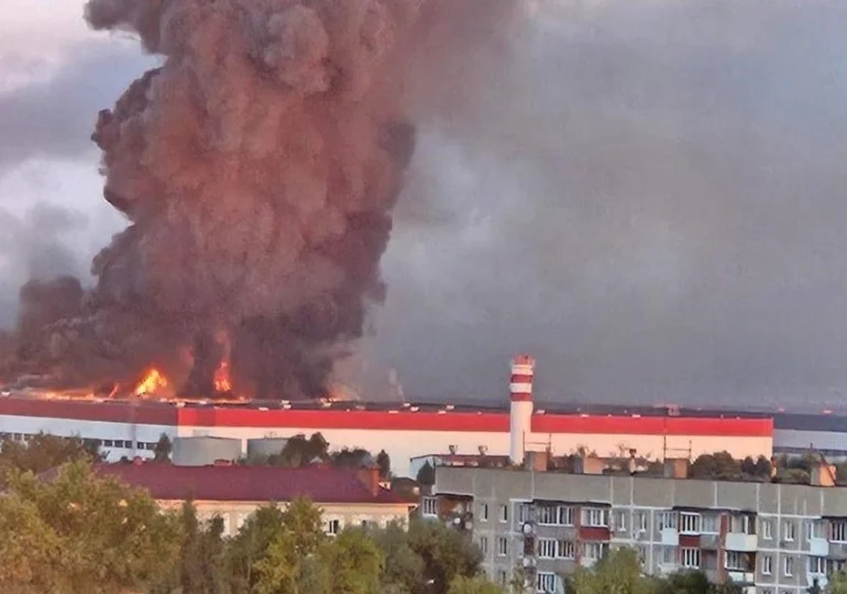 <span style="color:#990000;">Ziua 1608</span> Peste 400 de drone spre Moscova. Lovitură puternică la un centru de coordonare al FSB. Marinari uciși pe o navă cu porumb. 28 de morți în Odesa, doar în iulie. Zelenski, 6 întâlniri cu șefii Armatei (Video)
