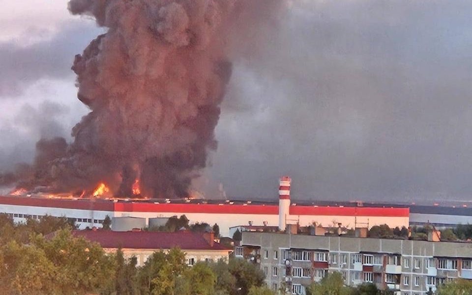 Ziua 1608 Peste 400 de drone spre Moscova. Lovitură puternică la un centru de coordonare al FSB. Marinari uciși pe o navă cu porumb. 28 de morți în Odesa, doar în iulie. Zelenski, 6 întâlniri cu șefii Armatei (Video)