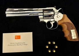 Ce se întâmplă cu pistolul primit cadou de Nicușor Dan de la Erdogan. Anunțul Administrației Prezidențiale