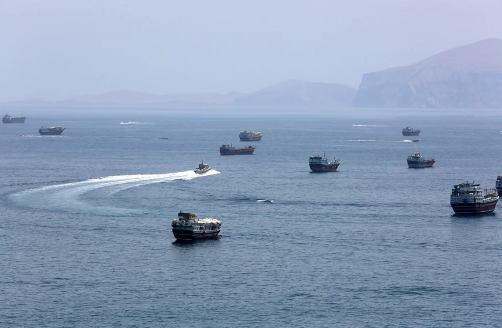 Reuters: Iranul le-a cerut rebelilor Houthi din Yemen să blocheze accesul în Marea Roșie dacă SUA îi vor lovi rețeaua electrică