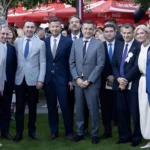 Mai mulți liberali care-l contestă pe Ilie Bolojan, președintele partidului, s-au pozat alături de Sorin Grindeanu, liderul PSD, la un eveniment organizat de Ambasada SUA la București