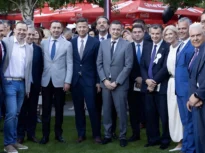 Mai mulți liberali care-l contestă pe Ilie Bolojan, președintele partidului, s-au pozat alături de Sorin Grindeanu, liderul PSD, la un eveniment organizat de Ambasada SUA la București