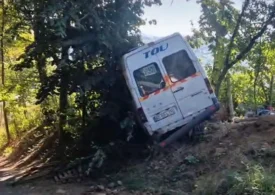 Microbuzul lui Dinamo 2, implicat într-un accident grav: Adrian Ropotan, resuscitat. Maseurul echipei a murit, șoferul a suferit un infarct