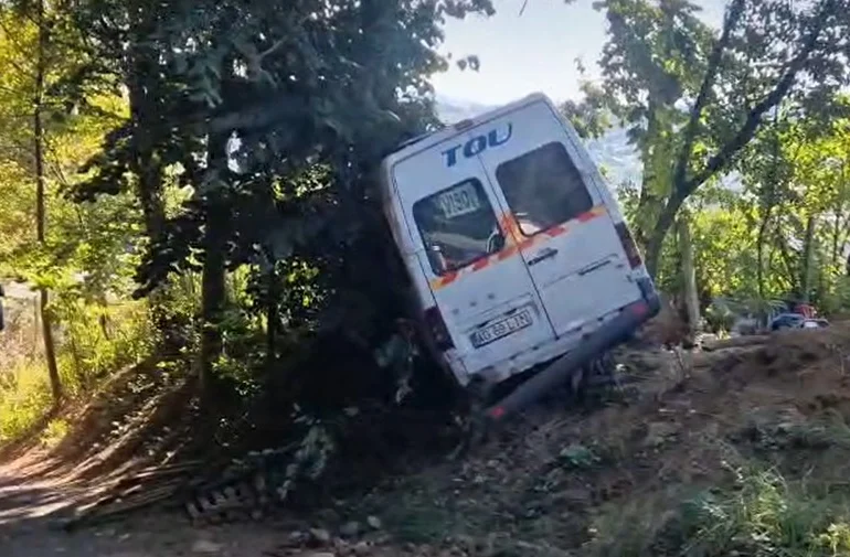 Microbuzul lui Dinamo 2, implicat într-un accident grav: Adrian Ropotan, resuscitat. Maseurul echipei a murit, șoferul a suferit un infarct