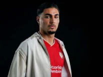 Transfer oficial: Un fotbalist român a ajuns în Anglia