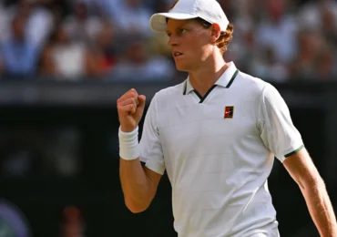 Jannik Sinner câștigă din nou la Wimbledon după o finală tăioasă cu Alexander Zverev
