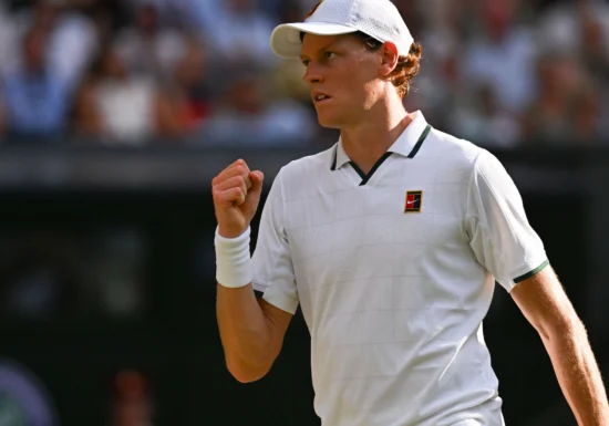 Jannik Sinner câștigă din nou la Wimbledon după o finală tăioasă cu Alexander Zverev