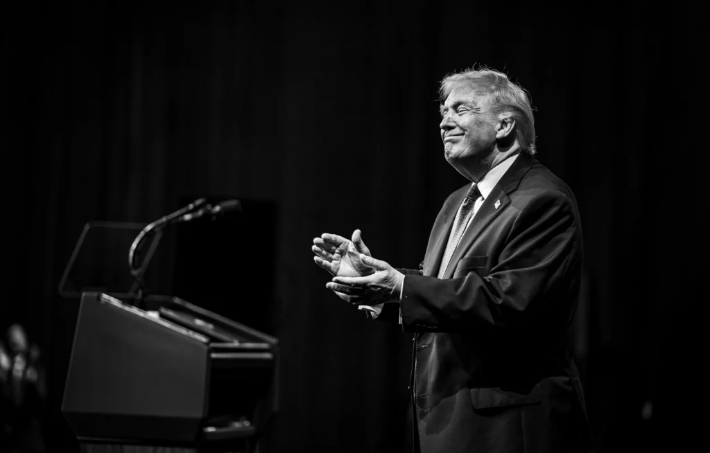O avere colosală și un conflict de interese periculos: Cum distruge Trump lupta anticorupție din alte țări