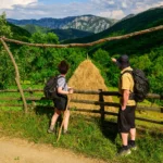 Doar 12% din români merg frecvent în drumeții, deși cei care o fac declară mai multă energie și o calitate mai bună a vieții