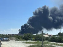 Accident grav la Hârșova, cu o autocisternă plină cu benzină. E risc de explozie și se intervine inclusiv cu o autospecială cu roboți (Video)