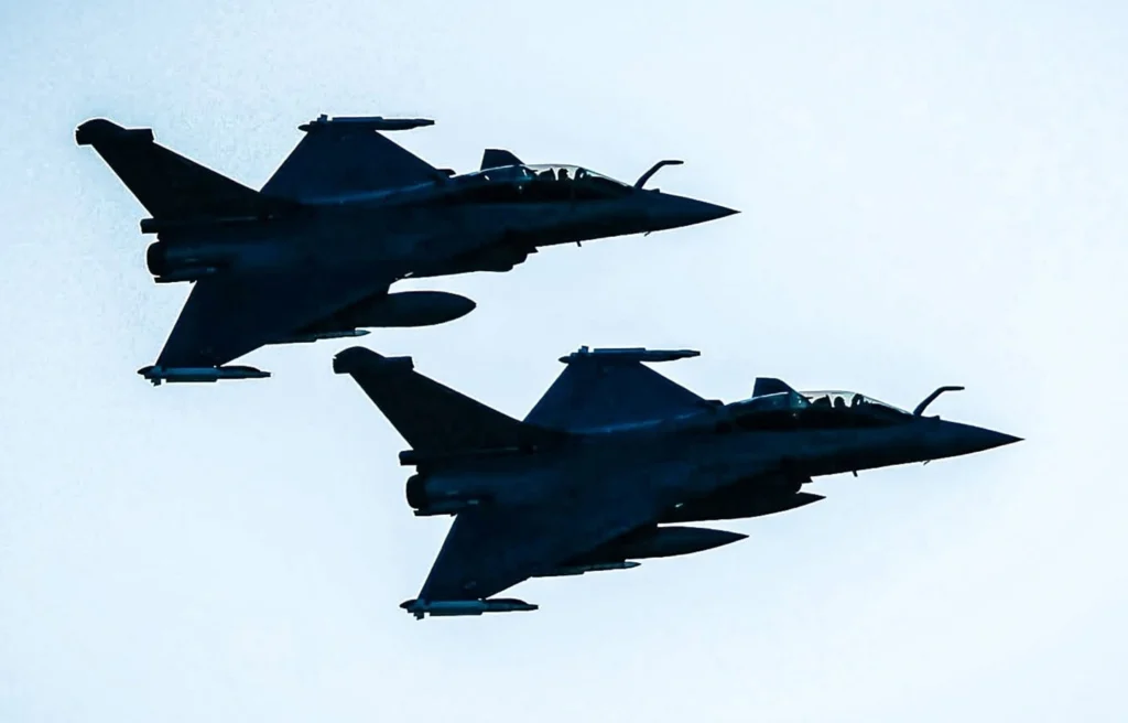 Aeronavele NATO au interceptat un avion din China la granița dintre România și Ungaria