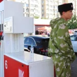 Lumea în care trăiau rușii se prăbușește: De ce naiba ar locui cineva aici? Suntem terminați! Cozile de la benzinăriile din Rusia se văd din satelit. Un primar le spune șoferilor să renunțe la mașini (Video)