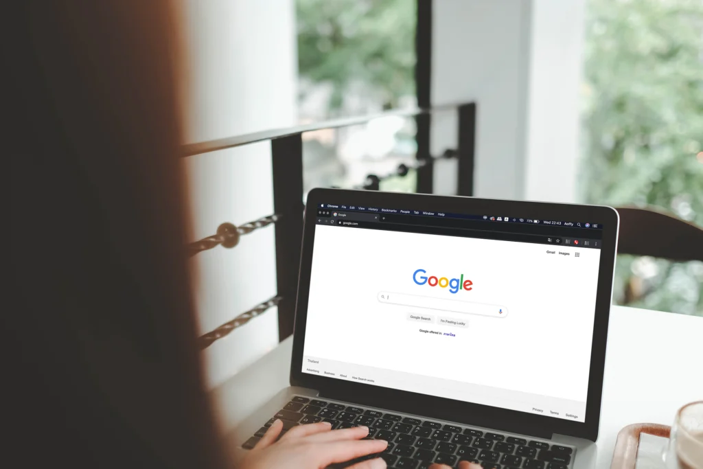 AI Overviews modifică strategiile de atragere a clienților online pentru afaceri