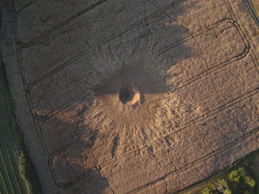 Rachetă presupus rusească cade în Polonia la 100 km de granița cu Ucraina, formând un crater de 10 metri.