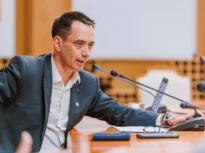 Csoma Botond: În acest moment, cred că domnul Nicușor Dan e un pic pasiv. Prin desemnările anterioare de premier, a devenit un președinte prea mult jucător, l-a întrecut chiar pe Traian Băsescu, mai ales prin cea de-a doua