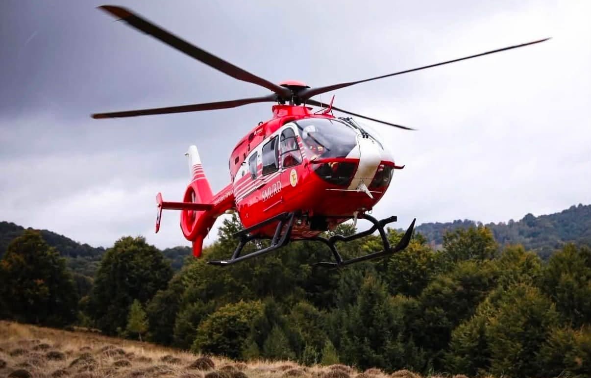 Operațiune de salvare în Bucegi: 4 alpiniști au căzut în zona Valea Albișoarei după ce coarda de asigurare s-a rupt UPDATE O femeie a murit