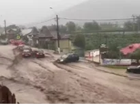 Furtunile au provocat pagube din Moldova până în București: gospodării inundate, mașini luate de ape, transport perturbat (Video)