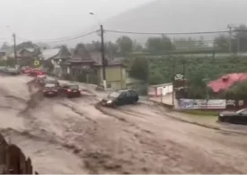 Furtunile au provocat pagube din Moldova până în București: gospodării inundate, mașini luate de ape, transport perturbat (Video)
