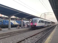 O șină ruptă a dat peste cap traficul feroviar pe litoral. Trenurile circulă din nou, cu restricții, garnitura de Mangalia acumulase deja 120 de minute întârziere