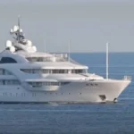 Superiahtul lui Putin, reperat lângă Norvegia: A fost trimis „la plimbare” ca să scape de dronele ucrainene (Video)