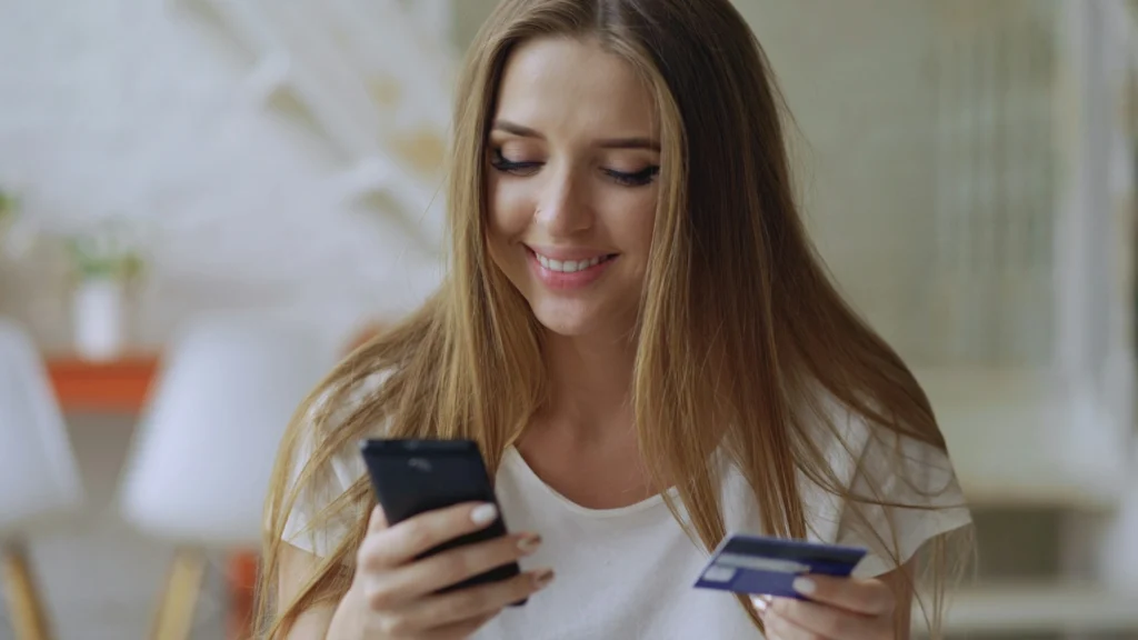 Contractul de credit online: 9 întrebări care te feresc de costuri nedorite