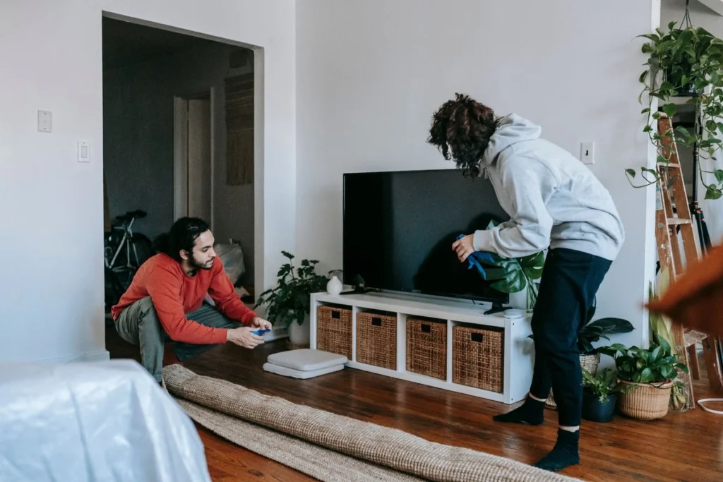 Smart TV-ul tău știe prea multe? Setările pe care merită să le verifici în prima zi de la achiziție