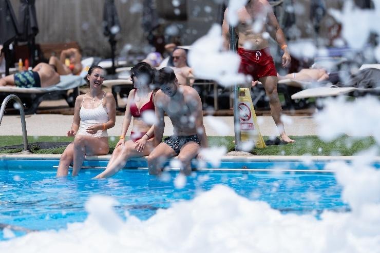 Vara începe la Premium Wellness. Piscina exterioară și-a deschis porțile și aduce un sezon plin de relaxare, evenimente tematice și experiențe pentru întreaga familie