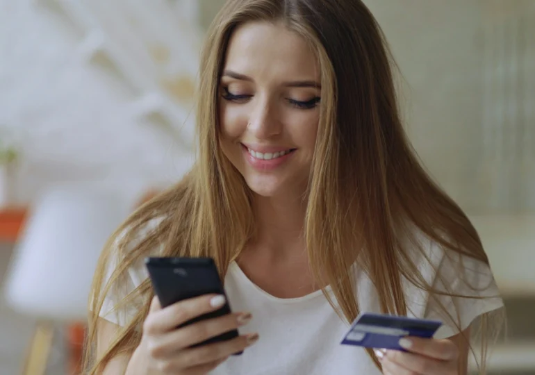 Contractul de credit online: 9 întrebări care te feresc de costuri nedorite