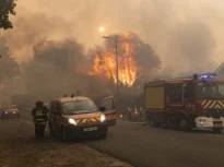 Vacanțe transformate în curse pentru supraviețuire. Turiștii povestesc cum au fugit din calea incendiilor din Franța (Video)