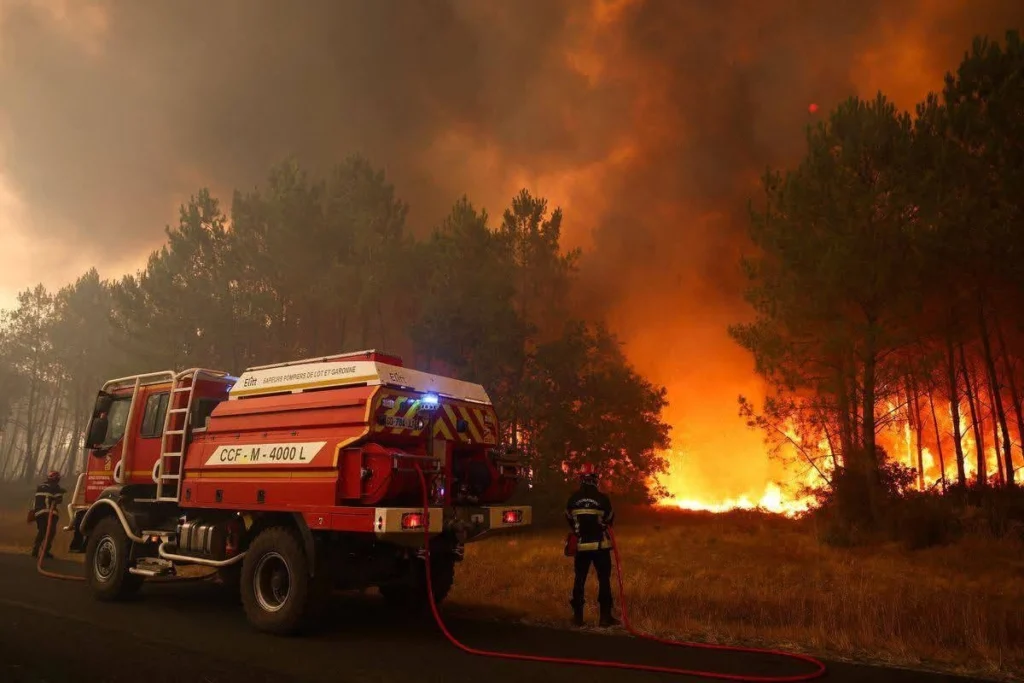 Incendii scăpate de sub control în Franța și Spania: Peste 160.000 de persoane evacuate (Foto)