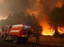 Incendii scăpate de sub control în Franța și Spania: Peste 160.000 de persoane evacuate (Foto)
